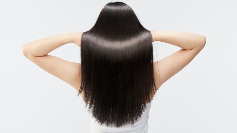 ノンシリコンシャンプーで洗ったさらさらな女性の髪